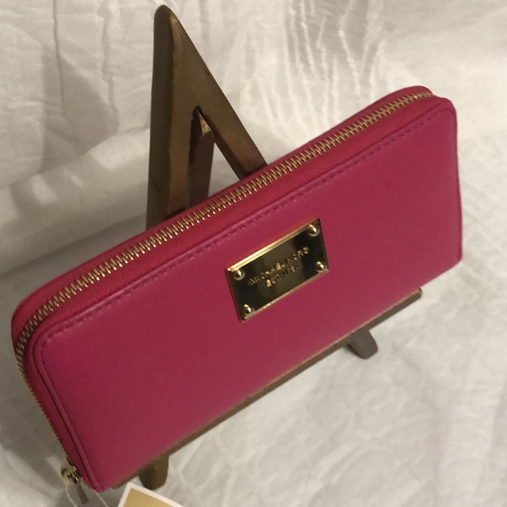 Michael Kors Fuchsia Continental Wallet NWT - Picture 3 of 5